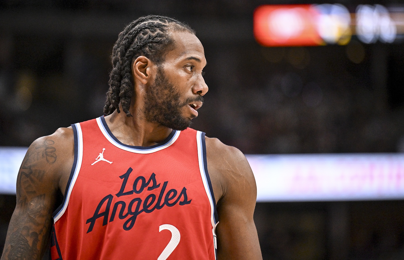 体育平台-名记:NBA内部不少人希望严惩快船 在被证明无罪之前就是有罪的